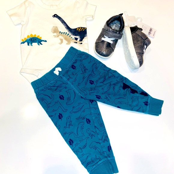 Carter’s set for 9-12 months (Boy) - Picture 1 of 11